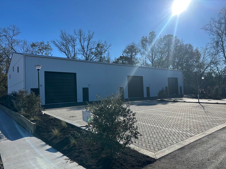 More Photos Of 5151 Piedmont Ave, North Charleston Flex For Lease