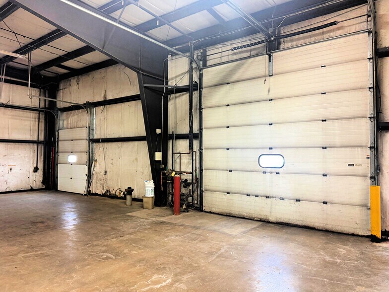 More Photos Of 5658 Westminster Dr, Cedar Falls Warehouse For Lease