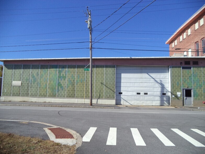 More Photos Of 121 Valley St, Manchester Showroom For Sale