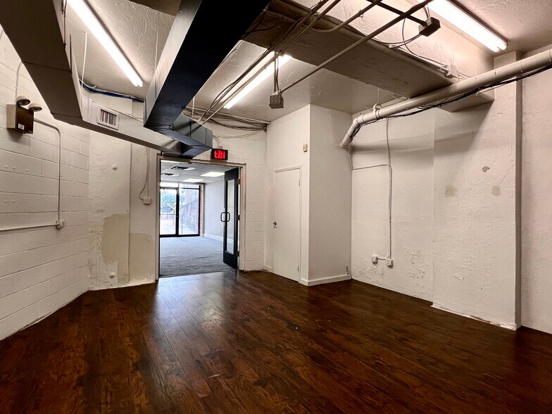 More Photos Of 372 N Craig St, Pittsburgh Loft Creative Space For Lease