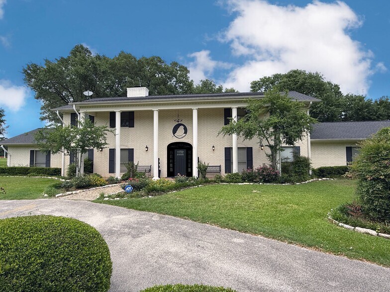 More Photos Of 601 N Shipp St, Madisonville Specialty For Sale