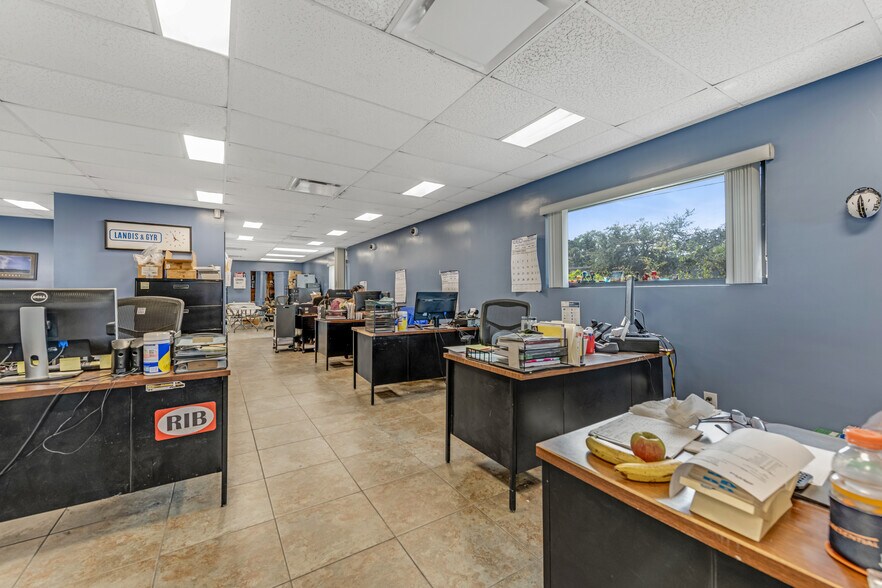 More Photos Of 809 Swift St, Daytona Beach Warehouse For Lease
