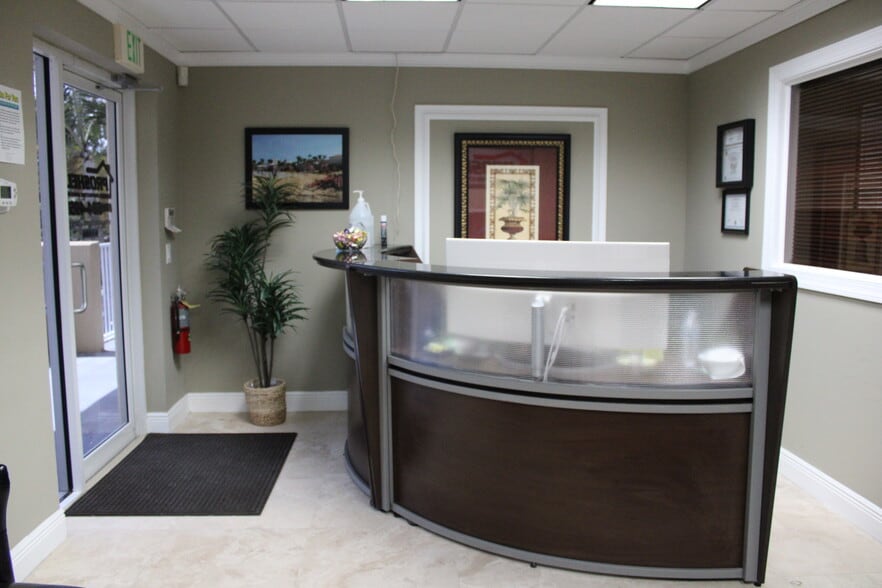 More Photos Of 2731 Vista Pky, West Palm Beach Showroom For Sale