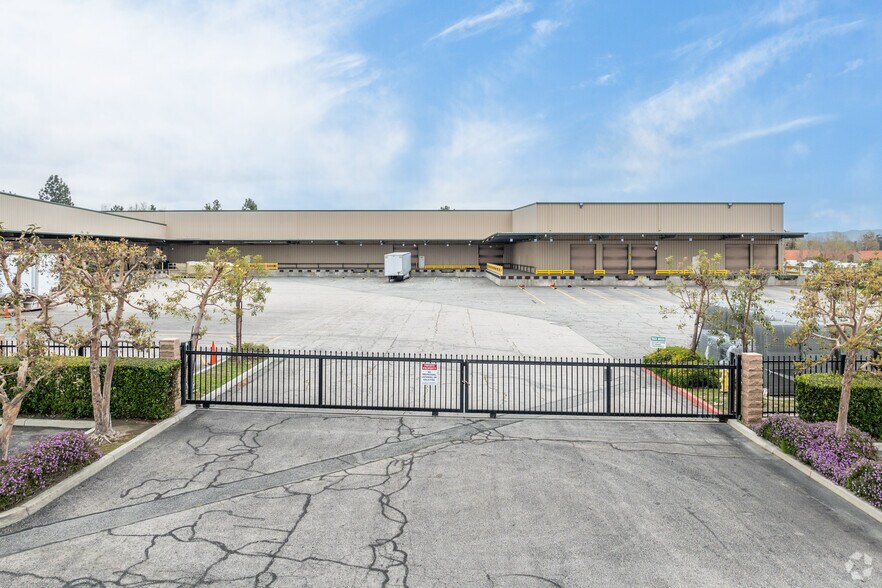 More Photos Of 1898 E Colton Ave, Redlands Warehouse For Lease