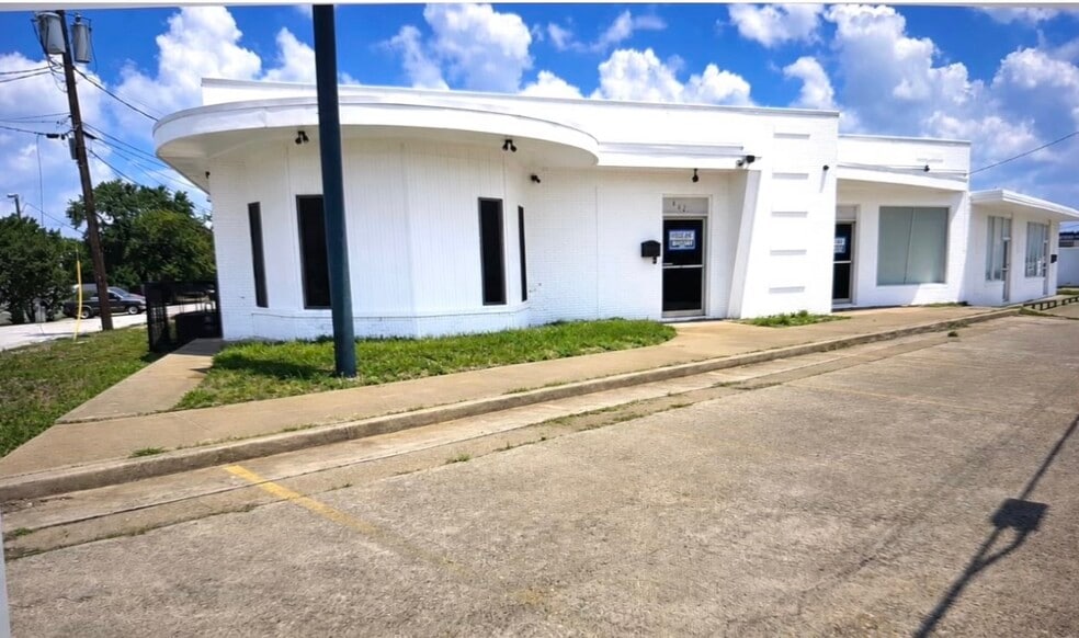Primary Photo Of 602-604 E Davis St, Grand Prairie Light Manufacturing For Sale