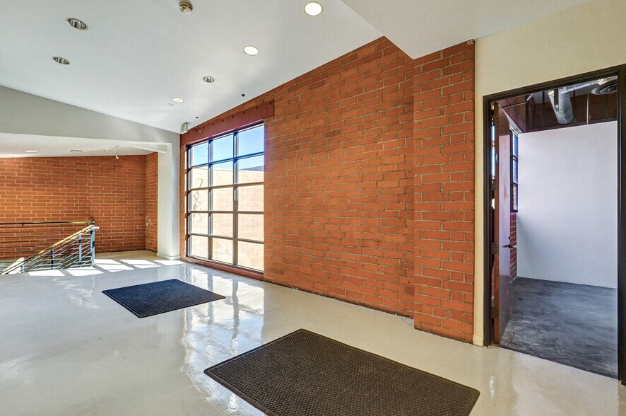 More Photos Of 2330 Pontius Ave, Los Angeles Loft Creative Space For Lease