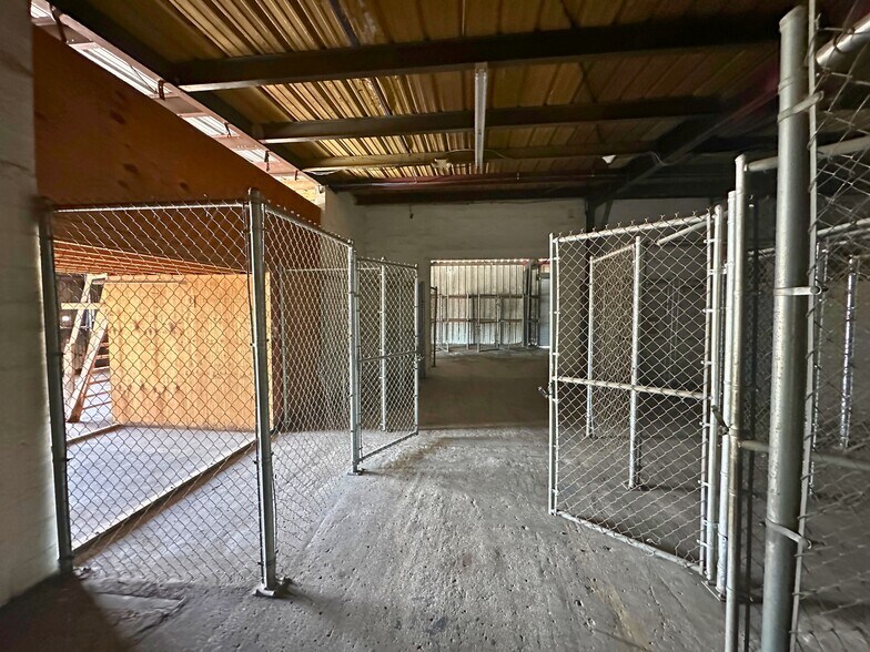 More Photos Of 6015 15th St E, Bradenton Warehouse For Lease