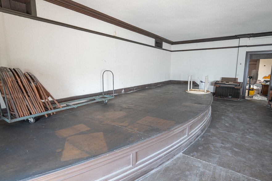 More Photos Of 401 E Broadway St, Muskogee Lodge Meeting Hall For Sale