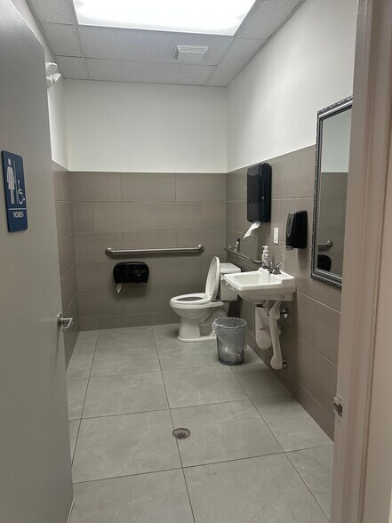 More Photos Of 13790-13798 NW 4th St, Sunrise Loft Creative Space For Lease