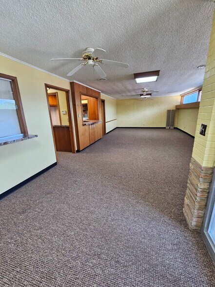 More Photos Of 1106 E Broadway Ave, Enid Medical For Sale