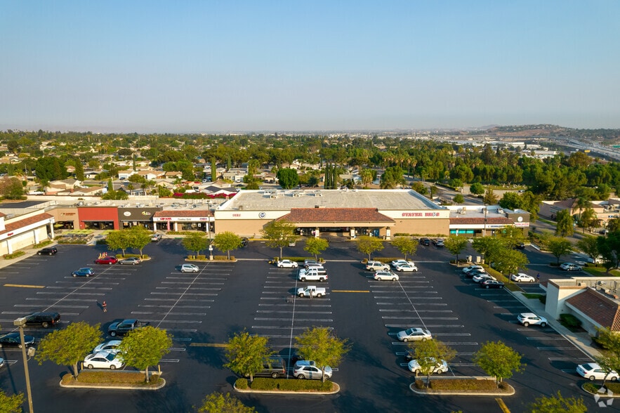 More Photos Of 1181-1195 E Magnolia Ave, Corona Unknown For Lease