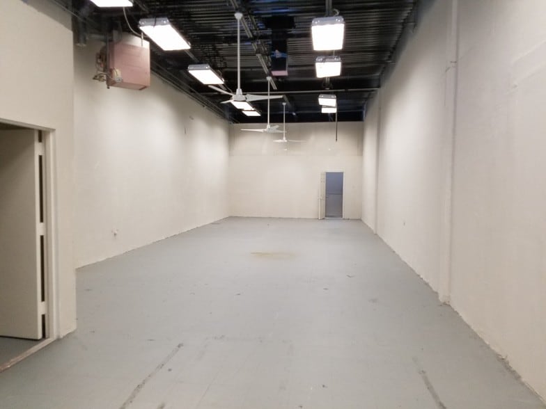 More Photos Of 18775 N Frederick Rd, Gaithersburg Warehouse For Lease