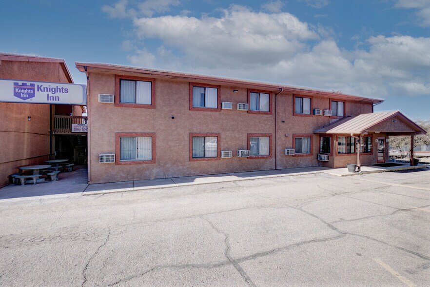 Primary Photo Of 101 W Phoenix St, Payson Hotel For Sale