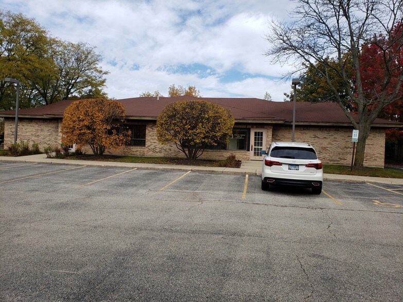 More Photos Of 3424-3426 N Old Arlington Heights Rd, Arlington Heights Unknown For Lease