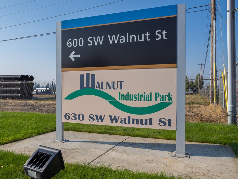More Photos Of 630 SW Walnut St, Hillsboro Warehouse For Sale