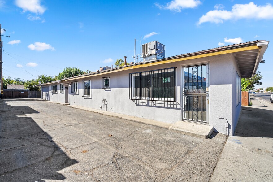 More Photos Of 4584 E Tulare Ave, Fresno Storefront Retail Residential For Sale