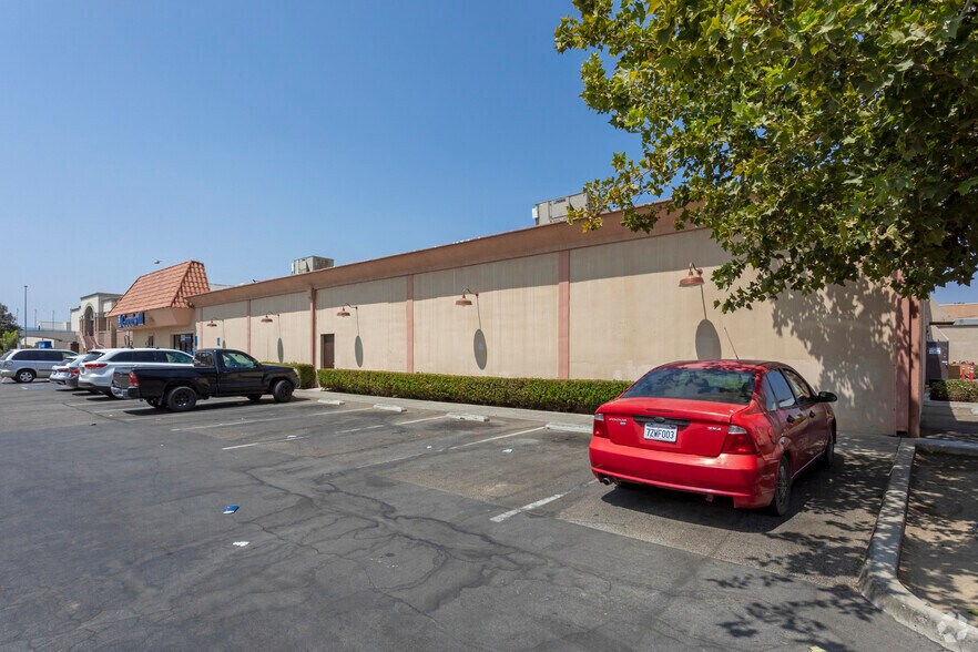 More Photos Of 2240 S Mooney Blvd, Visalia Freestanding For Lease