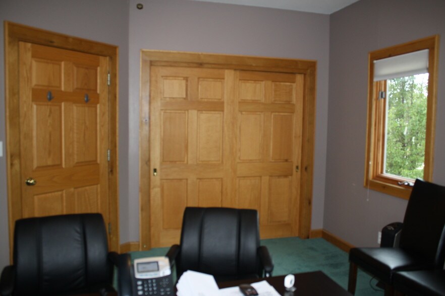 More Photos Of 6110 N Port Washington Rd, Milwaukee Office For Lease