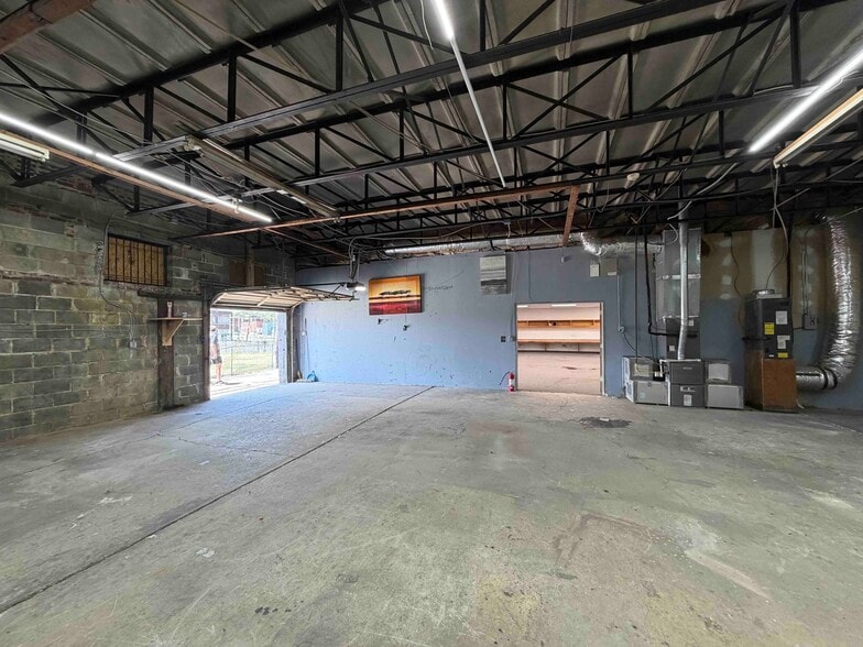 More Photos Of 917 6th Ave N, Birmingham Warehouse For Lease