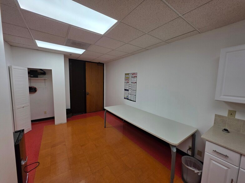 More Photos Of 110 Broadway St, San Antonio Coworking Space