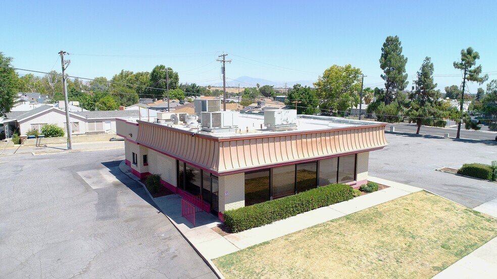 Primary Photo Of 2500 N Chester Ave, Bakersfield Fast Food For Lease