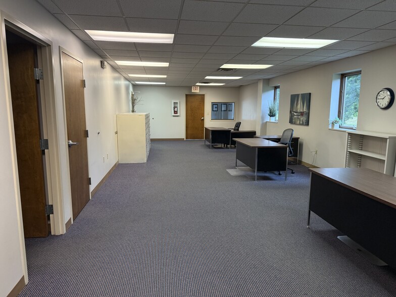 More Photos Of 1600 Commerce Rd, Holland Light Manufacturing For Sale