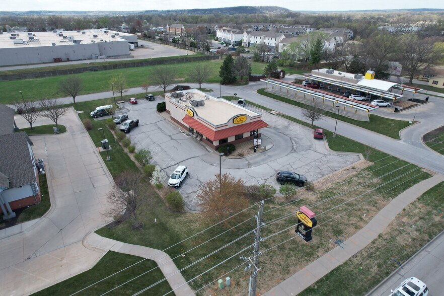 More Photos Of 2221 W 31st St, Lawrence Bank For Lease