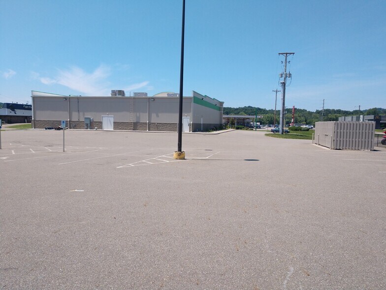 More Photos Of 1639-1649 S Washington St, Millersburg Storefront For Sale