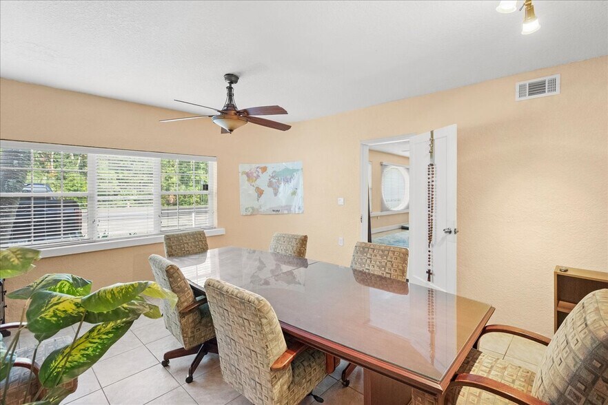 More Photos Of 15325 North Main St, Jacksonville Flex For Sale