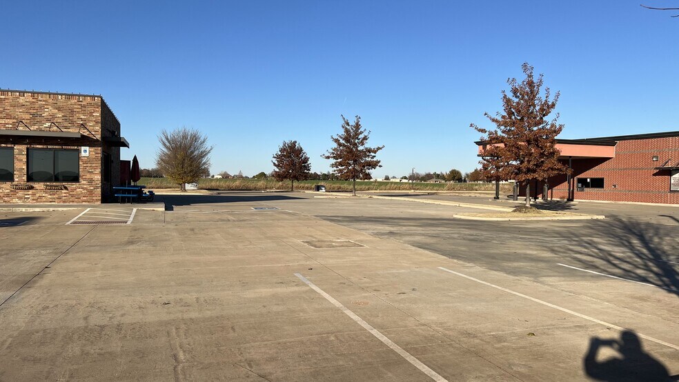 More Photos Of 1107 NW 32nd St, Newcastle Restaurant For Sale