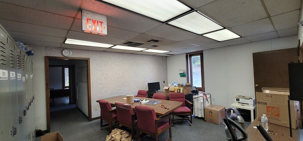 More Photos Of 5 Heritage Park, Clinton Manufacturing For Lease