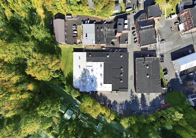 More Photos Of 4 Front Street Plz, Mohnton Warehouse For Lease