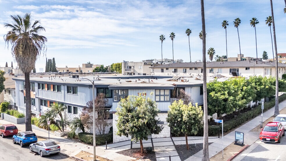 Primary Photo Of 7200 Hollywood Blvd, Los Angeles Apartments For Sale