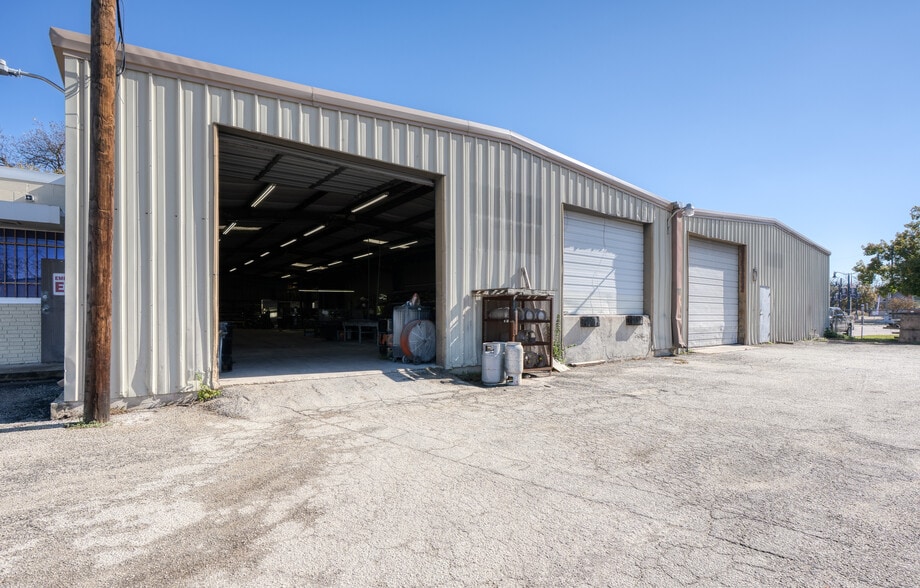 More Photos Of 110 Connelly, San Antonio Manufacturing For Lease