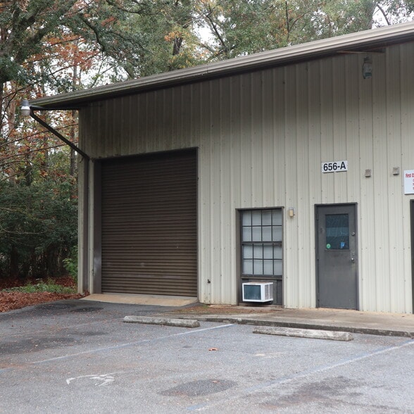 More Photos Of 656 Capital Cir NE, Tallahassee Warehouse For Lease