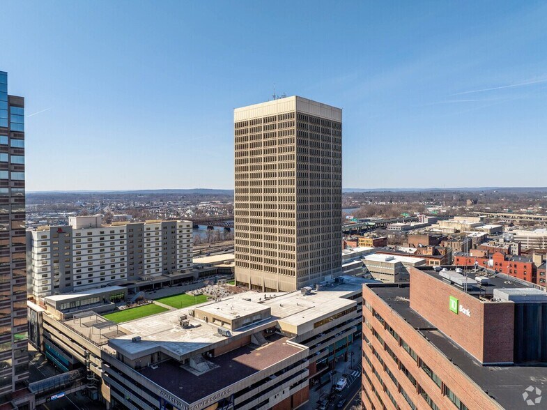 More Photos Of 1500 Main St, Springfield Medical For Lease