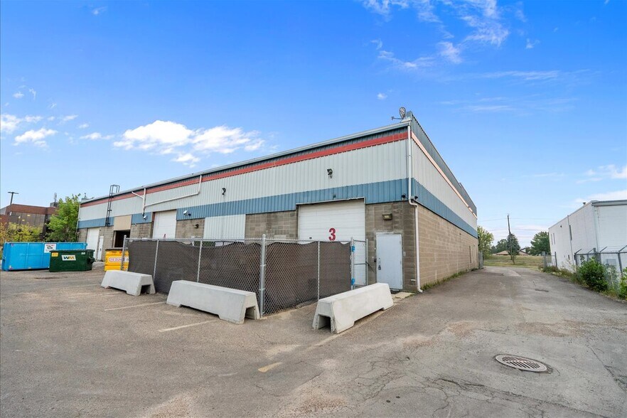 More Photos Of 9241-9249 50th St NW, Edmonton Showroom For Sale