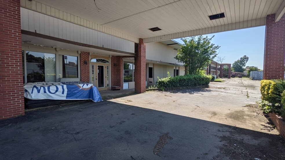 More Photos Of 107-n N Rand Dr, Searcy Hotel For Sale