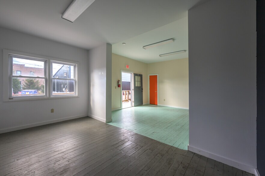 More Photos Of 78-90 Green St, Hudson Flex For Sale