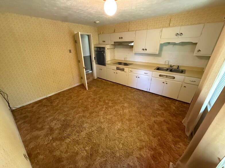 More Photos Of 637 N Wright Rd, Janesville Assisted Living For Sale