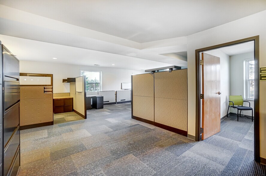More Photos Of 3925-3927 Brotherton Rd, Cincinnati Office For Sale