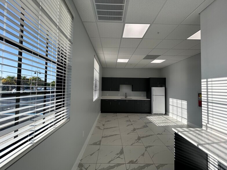 More Photos Of 22904 Lyden Dr, Estero Medical For Lease