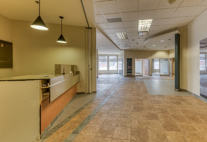 More Photos Of 169-173 Rue Dupont, Pont-rouge Freestanding For Lease