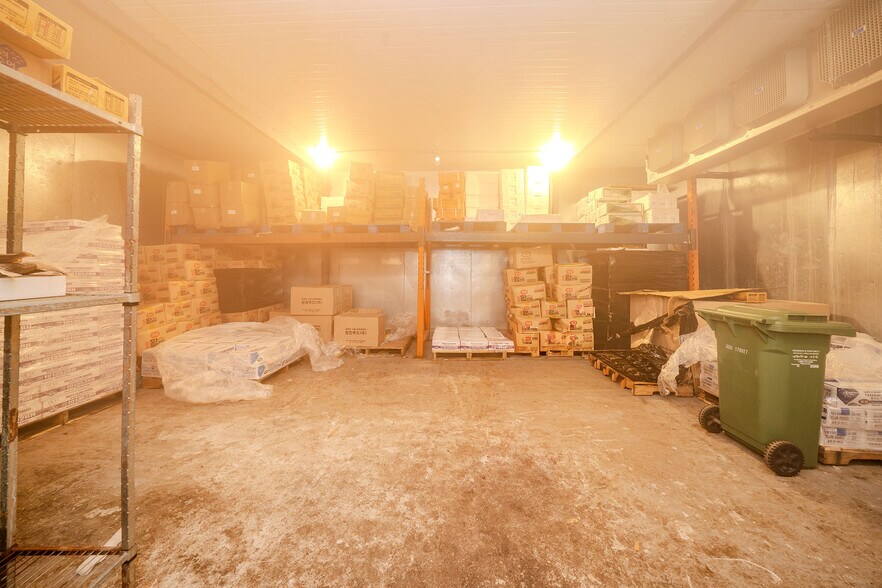 More Photos Of 534 Stanford, Los Angeles Warehouse For Sale