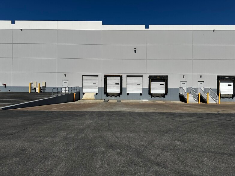 More Photos Of 8385 Eastgate Rd, Henderson Warehouse For Lease