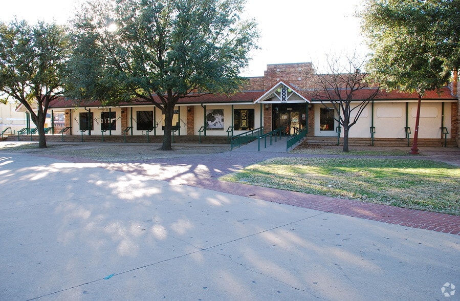 Primary Photo Of 2521-2525 Rodeo Plz, Fort Worth Restaurant For Lease