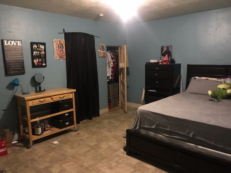 More Photos Of 716 S 79th St, Houston Apartments For Sale