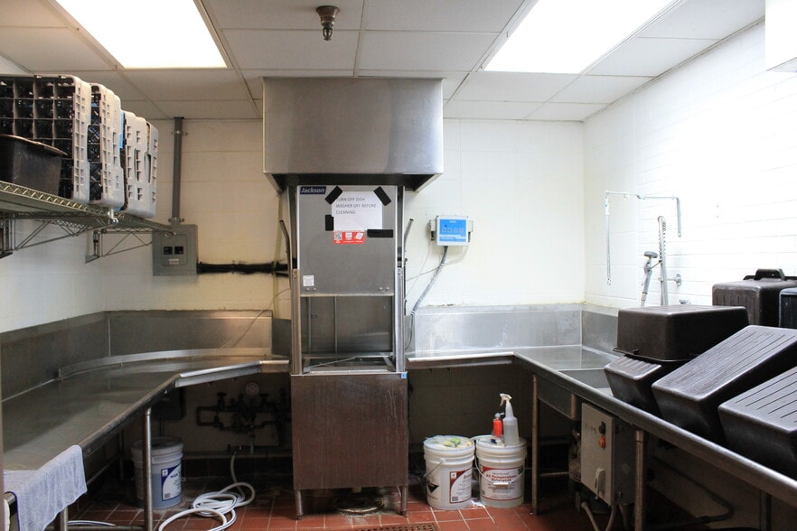 More Photos Of 401 W Poplar St, Elizabethtown Religious Facility For Sale