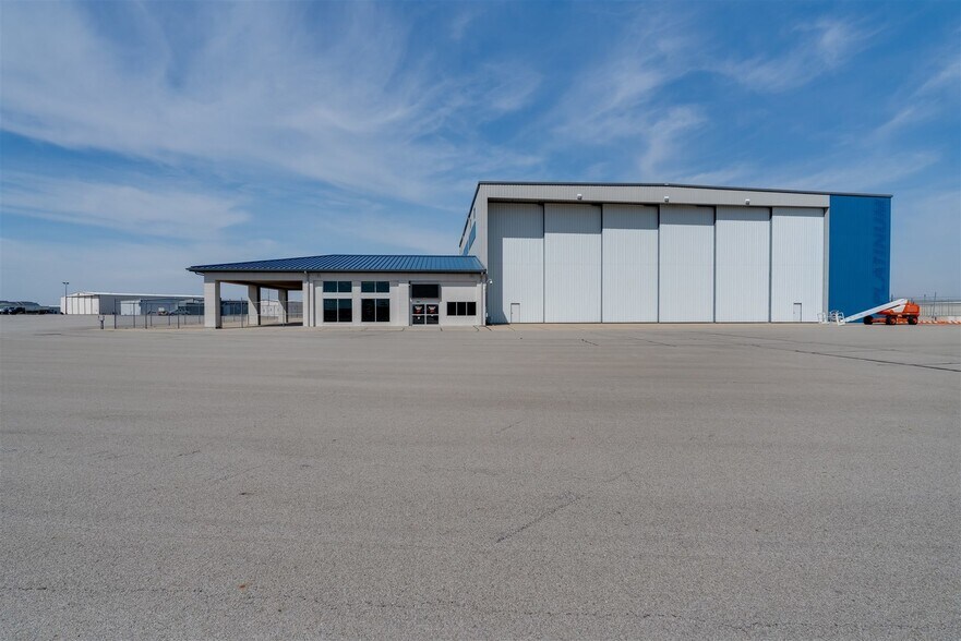 More Photos Of 2841 E Empire St, Bloomington Airplane Hangar For Sale