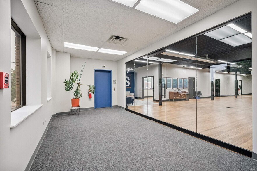 More Photos Of 210 W Walnut St, Kokomo Office For Sale